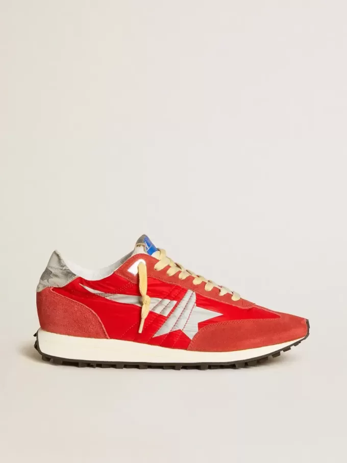 Herren-Marathon mit rotem Nylon-Obermaterial und silbernem Stern Herren-Marathon mit rotem Nylon-Obermaterial und silbernem Stern