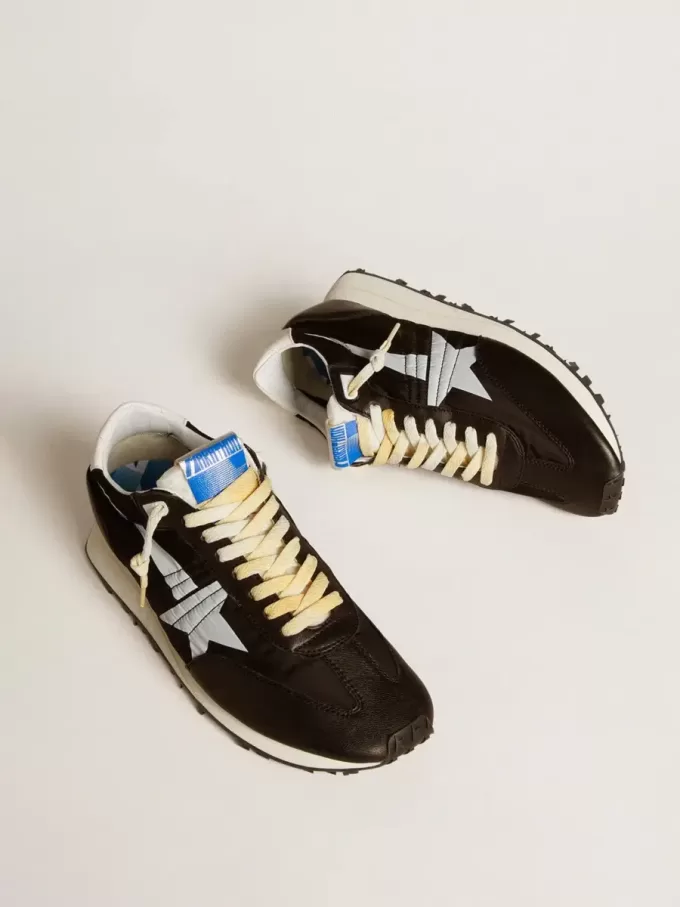 Herren-Marathon mit schwarzem Nylon-Obermaterial und weißem Stern Herren-Marathon mit schwarzem Nylon-Obermaterial und weißem Stern
