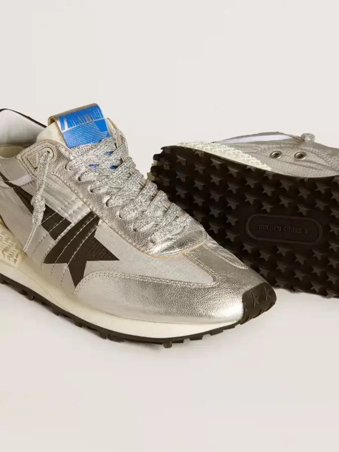 Herren-Marathon mit silbernem Ripstop-Nylon-Obermaterial und schwarzem Stern