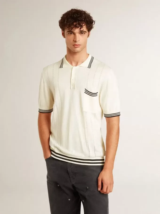 Herren-Polohemd in Used-Weiß mit blauen Rippbündchen Herren-Polohemd in Used-Weiß mit blauen Rippbündchen