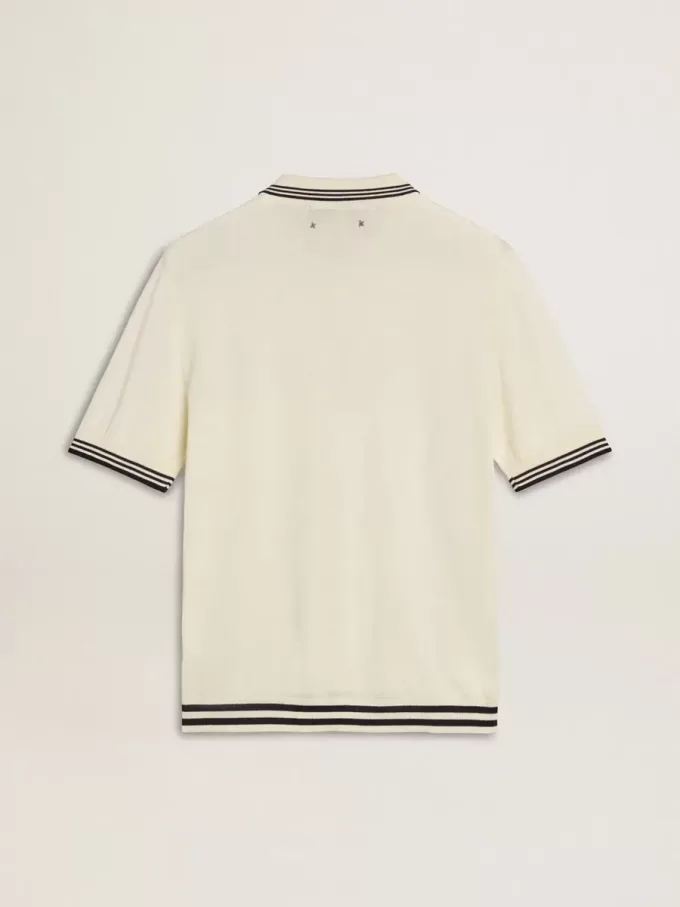 Herren-Polohemd in Used-Weiß mit blauen Rippbündchen Herren-Polohemd in Used-Weiß mit blauen Rippbündchen