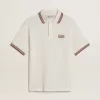 Herren-Poloshirt aus weißem, perforiertem Strick mit burgunderfarbenen Streifendetails Herren-Poloshirt aus weißem, perforiertem Strick mit burgunderfarbenen Streifendetails