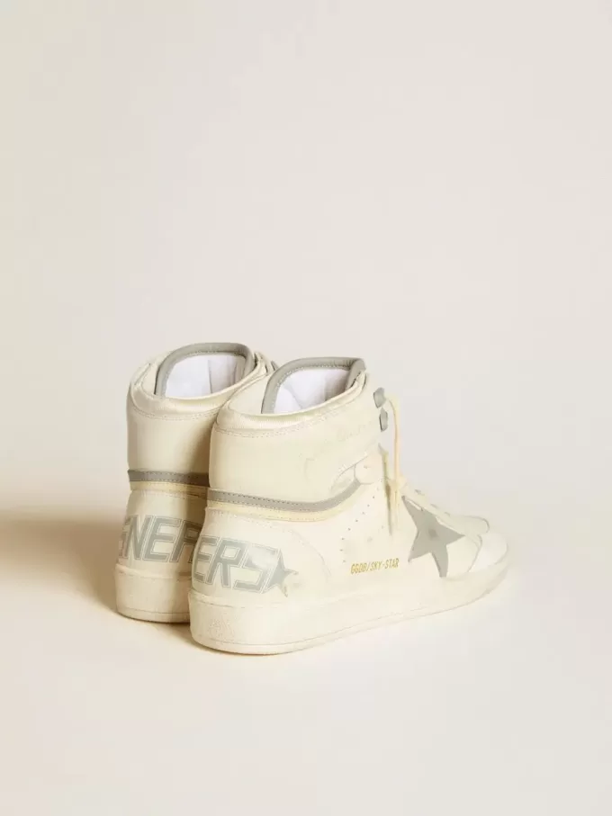 Herren-Sky-Star aus Leder mit hellblauem Lederstern und weißer Fersenlasche Herren-Sky-Star aus Leder mit hellblauem Lederstern und weißer Fersenlasche