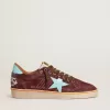 Herren-Sneaker „Ball Star” aus dunkelrotem Wildleder mit hellblauem Stern und Fersenlasche