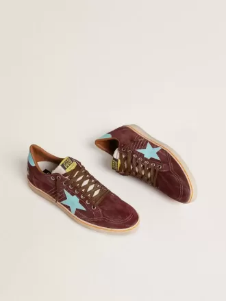 Herren-Sneaker „Ball Star” aus dunkelrotem Wildleder mit hellblauem Stern und Fersenlasche