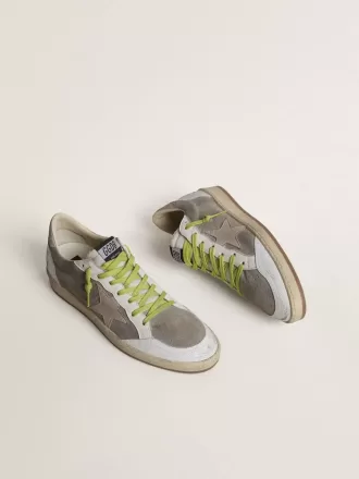 Herren-Sneaker „Ball Star” aus grauem Wildleder mit altrosa Wildlederstern und beigem Lederabsatz Herren-Sneaker „Ball Star” aus grauem Wildleder mit altrosa Wildlederstern und beigem Lederabsatz