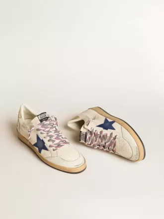 Herren-Sneaker „Ball Star” aus Nappaleder mit blauem Wildlederstern und Fersenlasche aus platinfarbenem Leder Herren-Sneaker „Ball Star” aus Nappaleder mit blauem Wildlederstern und Fersenlasche aus platinfarbenem Leder