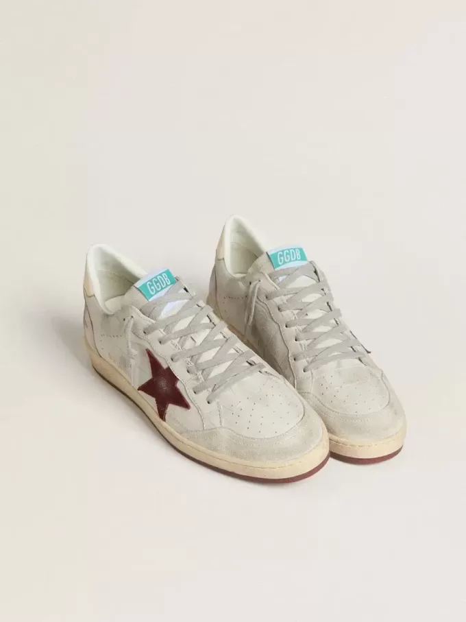 Herren-Sneaker „Ball Star” aus Nubukleder mit Krokodilprägung und burgunderrotem Wildlederstern