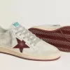 Herren-Sneaker „Ball Star” aus Nubukleder mit Krokodilprägung und burgunderrotem Wildlederstern