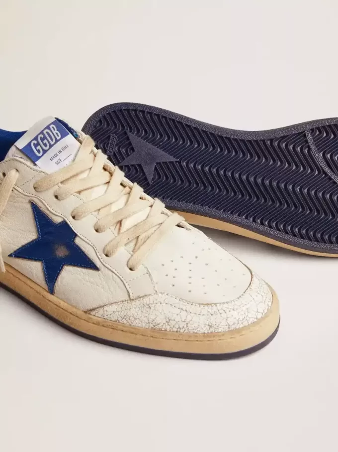 Herren-Sneaker „Ball Star” aus weißem Nappaleder mit blauem Stern und Fersenlasche