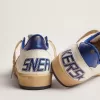 Herren-Sneaker „Ball Star” aus weißem Nappaleder mit blauem Stern und Fersenlasche