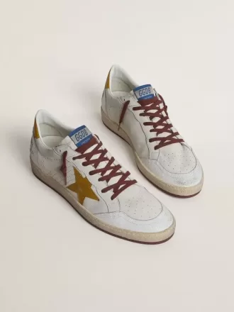 Herren-Sneaker „Ball Star” aus weißem Nappaleder mit gelbem Lederstern und Fersenlasche im Animal-Print