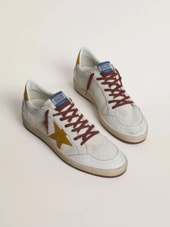 Herren-Sneaker „Ball Star” aus weißem Nappaleder mit gelbem Lederstern und Fersenlasche im Animal-Print