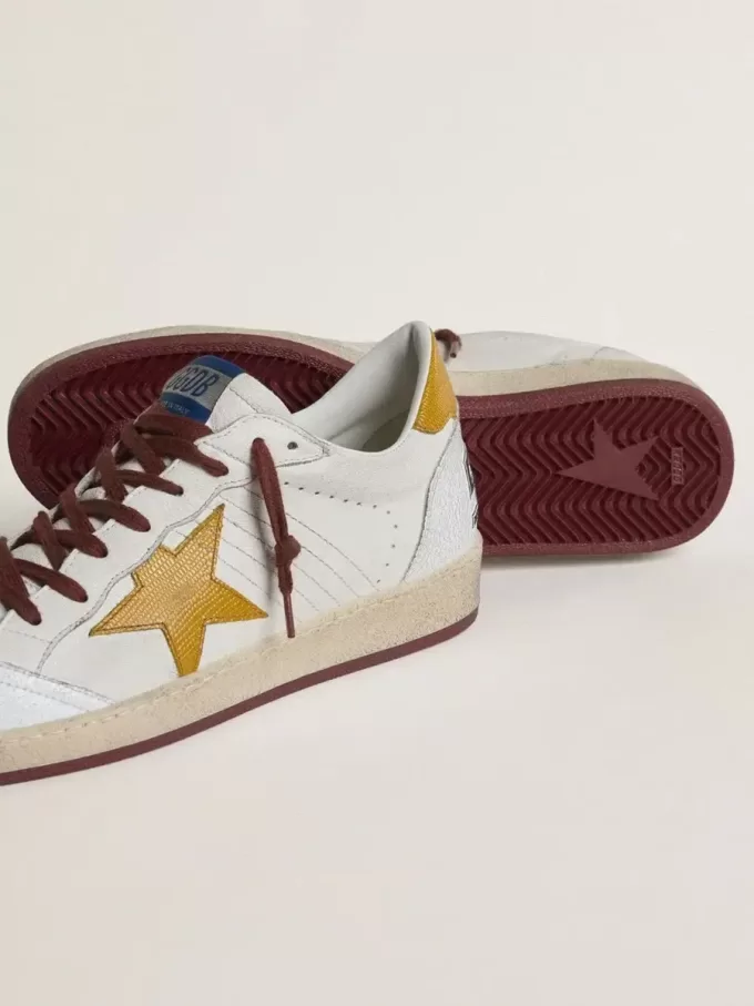 Herren-Sneaker „Ball Star” aus weißem Nappaleder mit gelbem Lederstern und Fersenlasche im Animal-Print