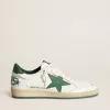 Herren-Sneaker „Ball Star” aus weißem Nappaleder mit grünem Lederstern und Fersenlasche