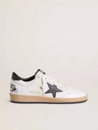 Herren-Sneaker „Ball Star” aus weißem Nappaleder mit schwarzem Stern