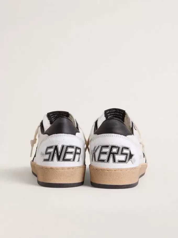 Herren-Sneaker „Ball Star” aus weißem Nappaleder mit schwarzem Stern