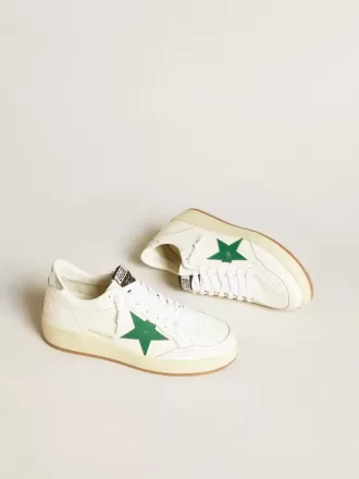 Herren-Sneaker „Ball Star” mit grünem Lederstern und metallischer Lederlasche an der Ferse Herren-Sneaker „Ball Star” mit grünem Lederstern und metallischer Lederlasche an der Ferse