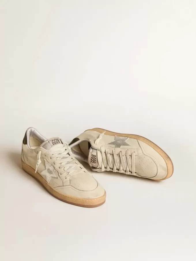 Herren-Sneaker „Ball Star” mit silbernem Lederstern und grüner Lederlasche an der Ferse