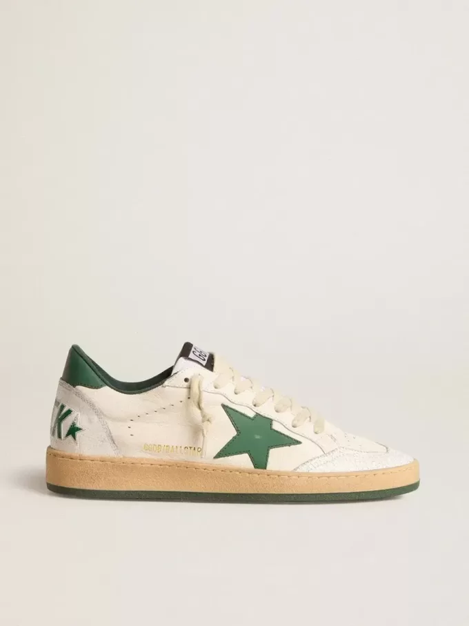 Herren-Sneaker „Ball Star Wishes” aus weißem Nappaleder mit grünem Lederstern und Fersenlasche