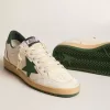 Herren-Sneaker „Ball Star Wishes” aus weißem Nappaleder mit grünem Lederstern und Fersenlasche