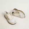 Herren-Sneaker Dad-Star aus Mesh und weißem Wildleder mit goldfolienbeschichtetem Lederstern Herren-Sneaker Dad-Star aus Mesh und weißem Wildleder mit goldfolienbeschichtetem Lederstern