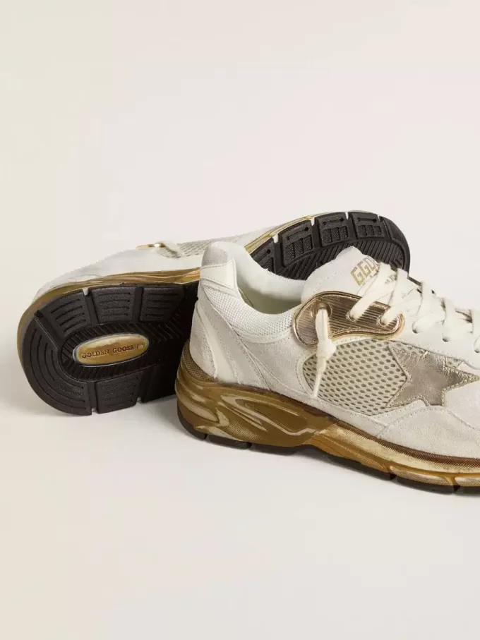 Herren-Sneaker Dad-Star aus Mesh und weißem Wildleder mit goldfolienbeschichtetem Lederstern Herren-Sneaker Dad-Star aus Mesh und weißem Wildleder mit goldfolienbeschichtetem Lederstern