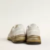 Herren-Sneaker Dad-Star aus Mesh und weißem Wildleder mit goldfolienbeschichtetem Lederstern Herren-Sneaker Dad-Star aus Mesh und weißem Wildleder mit goldfolienbeschichtetem Lederstern