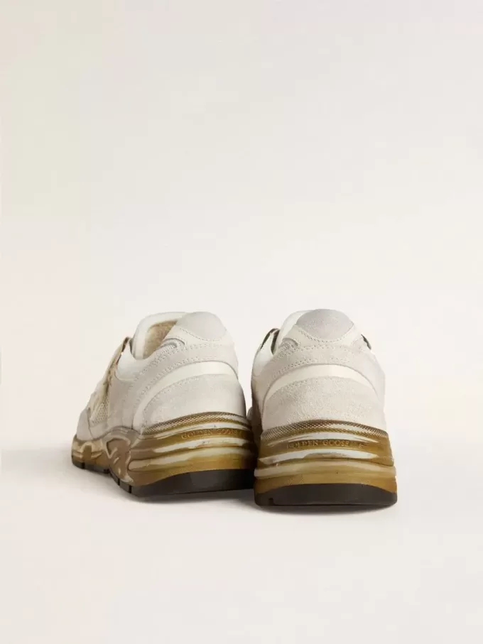 Herren-Sneaker Dad-Star aus Mesh und weißem Wildleder mit goldfolienbeschichtetem Lederstern Herren-Sneaker Dad-Star aus Mesh und weißem Wildleder mit goldfolienbeschichtetem Lederstern