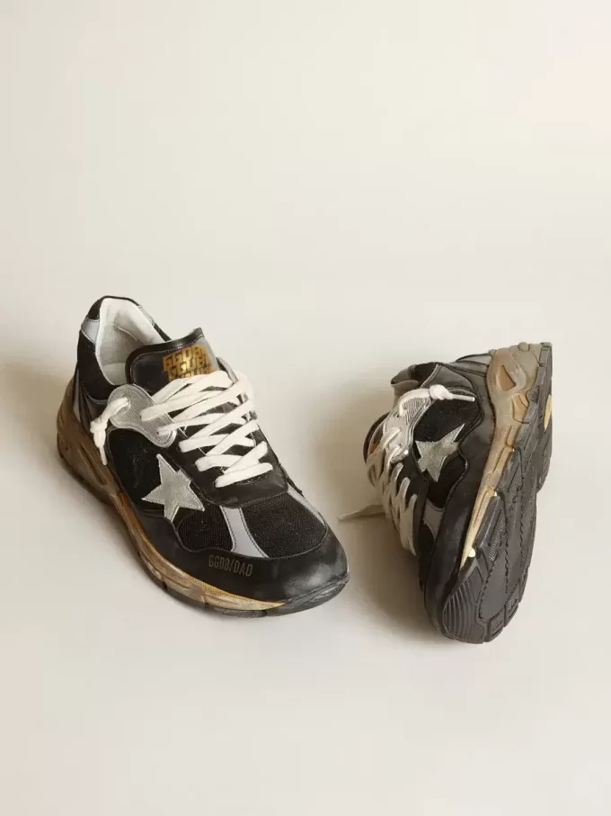 Herren-Sneaker Dad-Star aus schwarzem Mesh und Nappaleder mit eisblauem Stern Herren-Sneaker Dad-Star aus schwarzem Mesh und Nappaleder mit eisblauem Stern