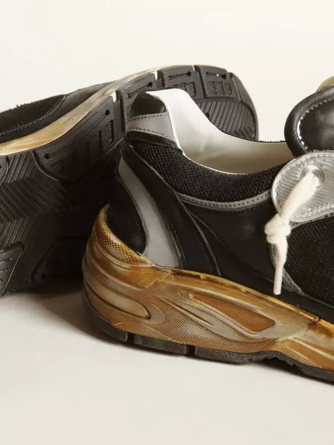 Herren-Sneaker Dad-Star aus schwarzem Mesh und Nappaleder mit eisblauem Stern Herren-Sneaker Dad-Star aus schwarzem Mesh und Nappaleder mit eisblauem Stern
