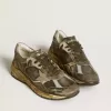 Herren-Sneaker Dad-Star aus Wildleder und Nylon mit khakifarbenem Lederstern und Fersenlasche Herren-Sneaker Dad-Star aus Wildleder und Nylon mit khakifarbenem Lederstern und Fersenlasche