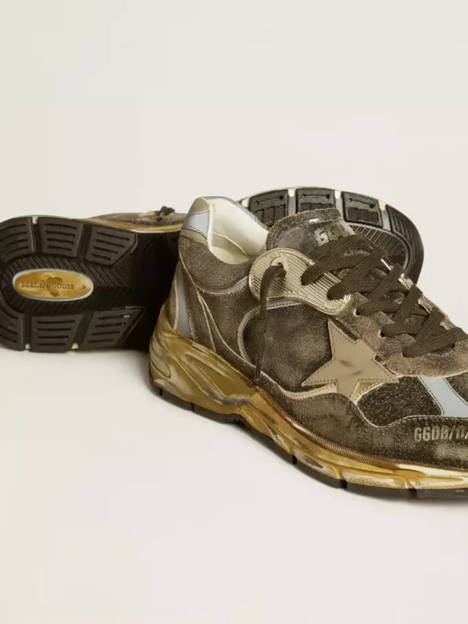 Herren-Sneaker Dad-Star aus Wildleder und Nylon mit khakifarbenem Lederstern und Fersenlasche Herren-Sneaker Dad-Star aus Wildleder und Nylon mit khakifarbenem Lederstern und Fersenlasche