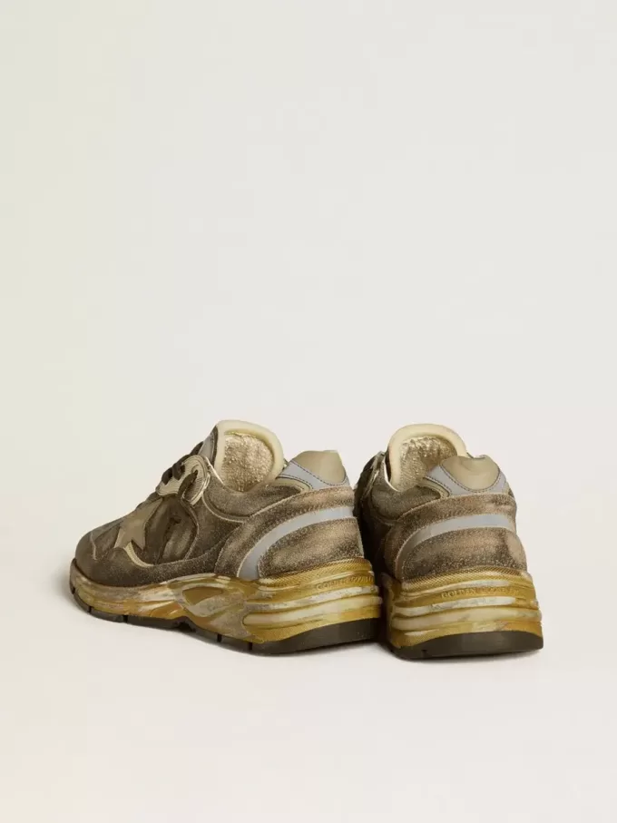 Herren-Sneaker Dad-Star aus Wildleder und Nylon mit khakifarbenem Lederstern und Fersenlasche Herren-Sneaker Dad-Star aus Wildleder und Nylon mit khakifarbenem Lederstern und Fersenlasche