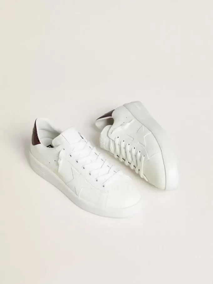 Herren-Sneaker Purestar mit weißem Lederstern und burgunderrotem Fersenriemen aus Leder mit Krokodilprägung Herren-Sneaker Purestar mit weißem Lederstern und burgunderrotem Fersenriemen aus Leder mit Krokodilprägung