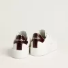 Herren-Sneaker Purestar mit weißem Lederstern und burgunderrotem Fersenriemen aus Leder mit Krokodilprägung Herren-Sneaker Purestar mit weißem Lederstern und burgunderrotem Fersenriemen aus Leder mit Krokodilprägung