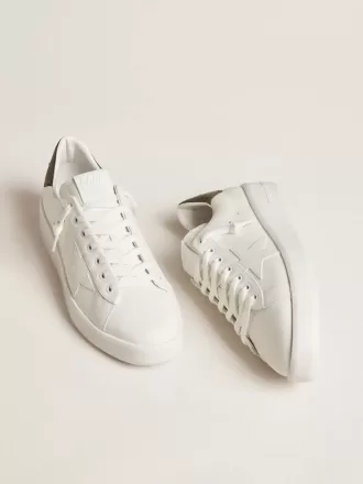 Herren-Sneaker Purestar mit weißem Lederstern und dunkelgrüner Fersenlasche Herren-Sneaker Purestar mit weißem Lederstern und dunkelgrüner Fersenlasche