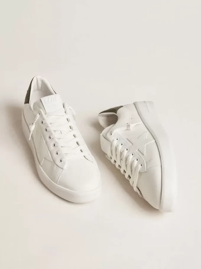 Herren-Sneaker Purestar mit weißem Lederstern und dunkelgrüner Fersenlasche Herren-Sneaker Purestar mit weißem Lederstern und dunkelgrüner Fersenlasche