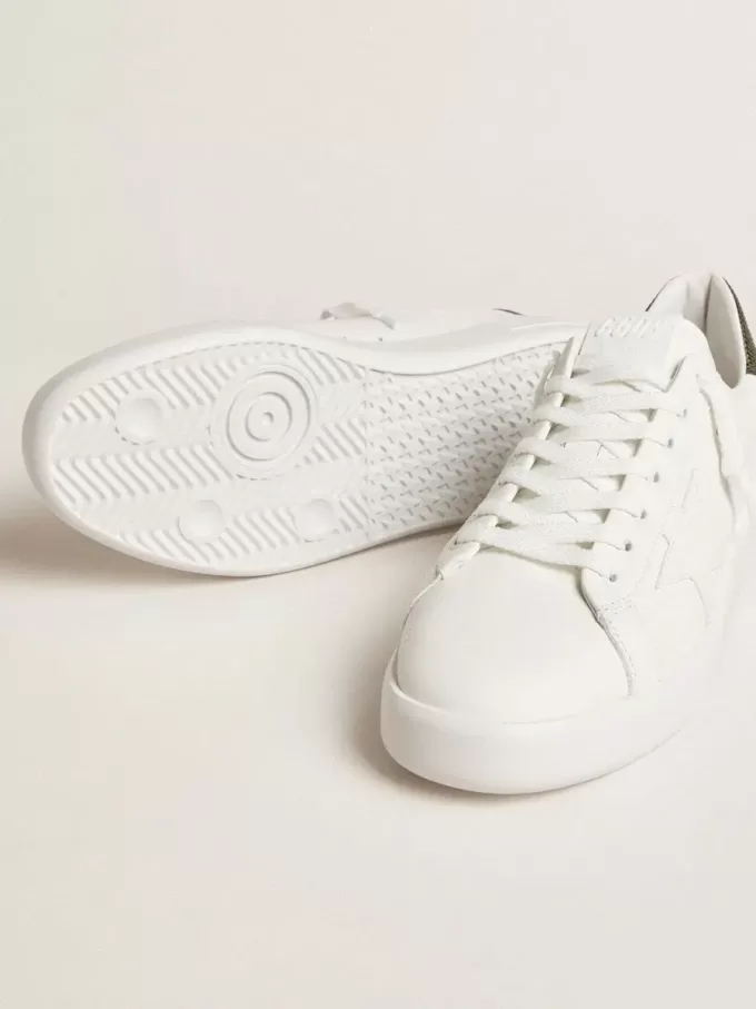 Herren-Sneaker Purestar mit weißem Lederstern und dunkelgrüner Fersenlasche Herren-Sneaker Purestar mit weißem Lederstern und dunkelgrüner Fersenlasche