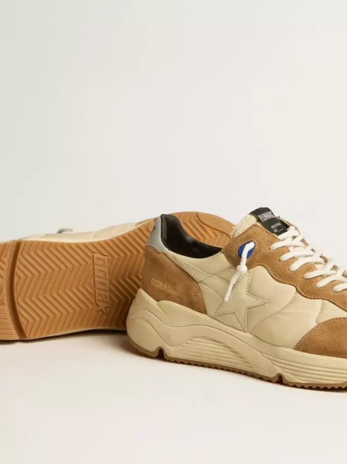 Herren-Sneaker „Running Sole” aus elfenbeinfarbenem Nylon und tabakfarbenem Wildleder Herren-Sneaker „Running Sole” aus elfenbeinfarbenem Nylon und tabakfarbenem Wildleder