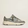 Herren-Sneaker „Running Sole” aus hellblauem Nylon mit schwarzem Stern und grüner Lederlasche an der Ferse Herren-Sneaker „Running Sole” aus hellblauem Nylon mit schwarzem Stern und grüner Lederlasche an der Ferse