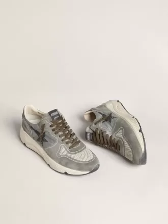 Herren-Sneaker „Running Sole” aus hellblauem Nylon mit schwarzem Stern und grüner Lederlasche an der Ferse