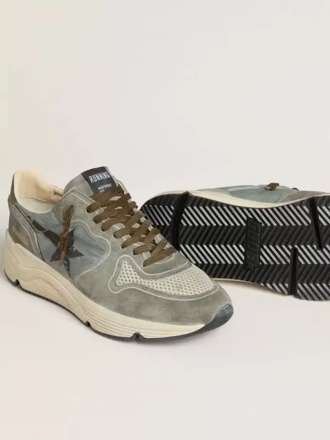 Herren-Sneaker „Running Sole” aus hellblauem Nylon mit schwarzem Stern und grüner Lederlasche an der Ferse Herren-Sneaker „Running Sole” aus hellblauem Nylon mit schwarzem Stern und grüner Lederlasche an der Ferse