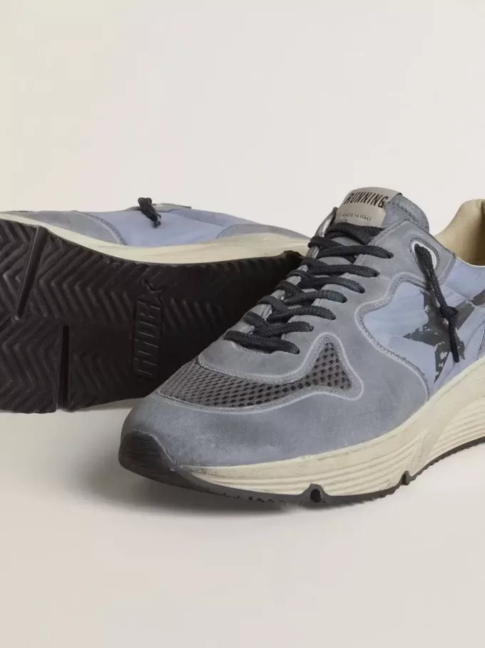 Herren-Sneaker „Running Sole” aus hellblauem Nylon und Nubukleder mit schwarzem Stern
