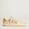 Herren-Sneaker Stardan aus beigem Leder mit honigfarbenem Nubuk-Stern und Fersenlasche Herren-Sneaker Stardan aus beigem Leder mit honigfarbenem Nubuk-Stern und Fersenlasche