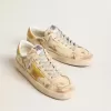 Herren-Sneaker Stardan aus beigem Leder mit honigfarbenem Nubuk-Stern und Fersenlasche Herren-Sneaker Stardan aus beigem Leder mit honigfarbenem Nubuk-Stern und Fersenlasche