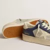 Herren-Sneaker Stardan aus grauem und blauem Leder mit cremefarbenem Stern und Fersenlasche Herren-Sneaker Stardan aus grauem und blauem Leder mit cremefarbenem Stern und Fersenlasche