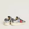 Herren-Sneaker „Stardan” aus laminiertem silbernem Nylon mit burgunderrotem Wildlederstern