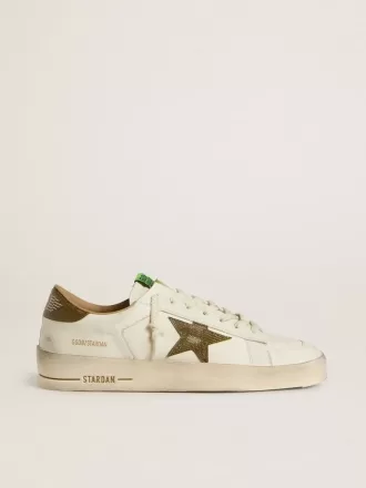 Herren-Sneaker Stardan aus weißem Leder mit militärgrünem Leder mit Schlangenprint, Stern und Fersenlasche