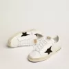Herren-Sneaker „Stardan” aus weißem Mesh mit schwarzem Wildlederstern Herren-Sneaker „Stardan” aus weißem Mesh mit schwarzem Wildlederstern